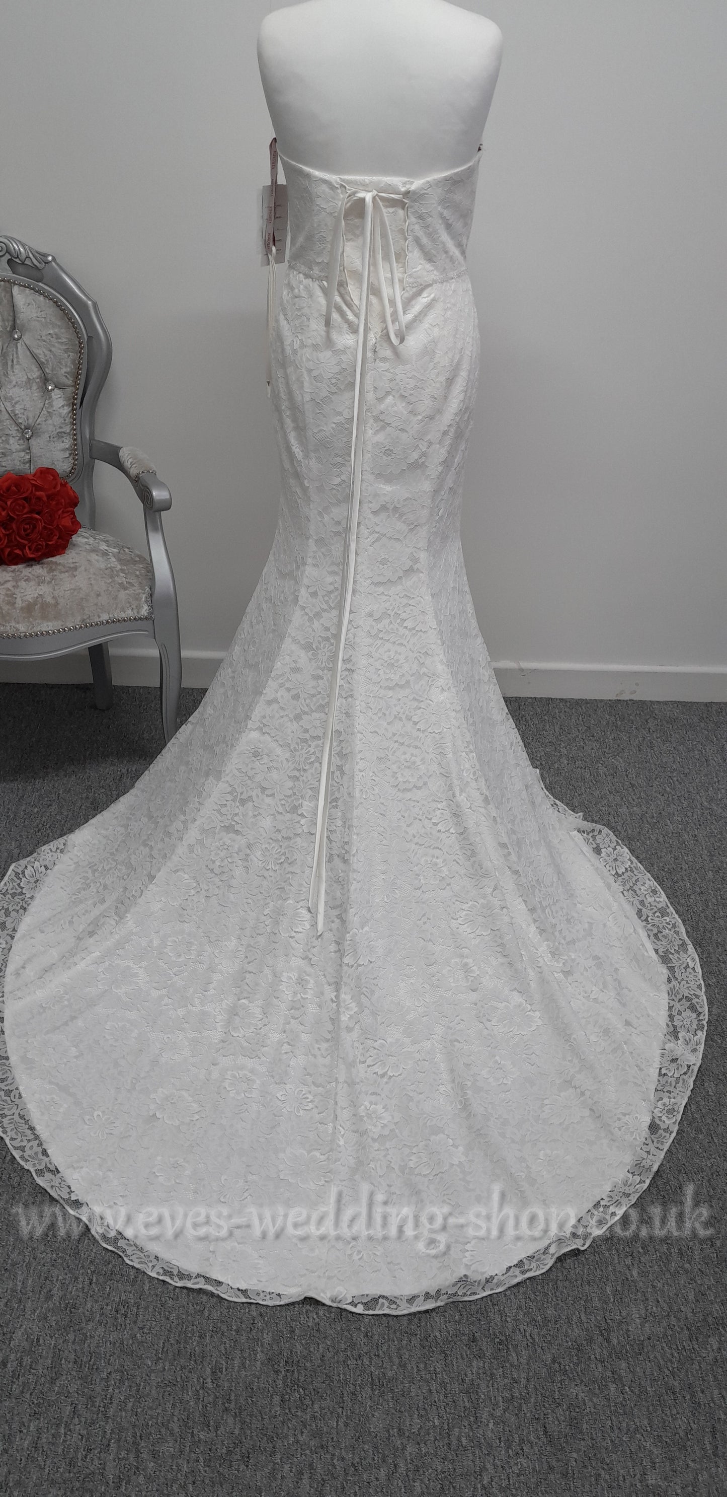 Veromia simple ivory lace wedding dress UK 16