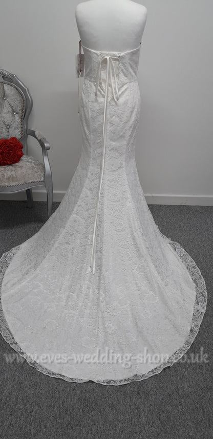 Veromia simple ivory lace wedding dress UK 16