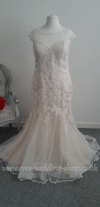 Romantica ivory almond wedding dress UK 22