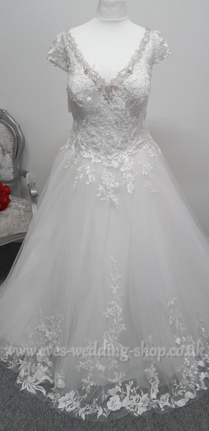 Envy by Phoenix ivory wedding dress with cap sleeves UK 24