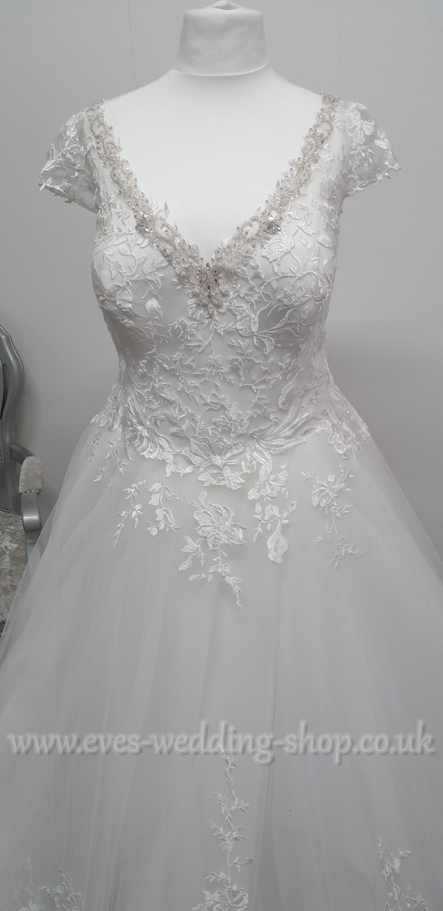 Envy by Phoenix ivory wedding dress with cap sleeves UK 24