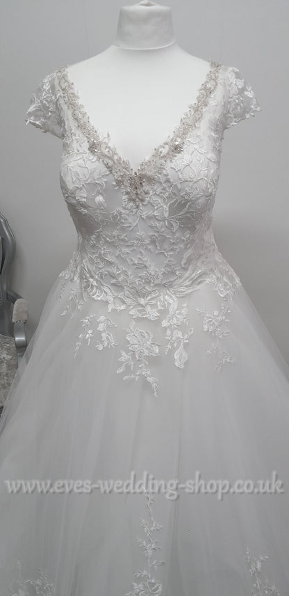 Envy by Phoenix ivory wedding dress with cap sleeves UK 24