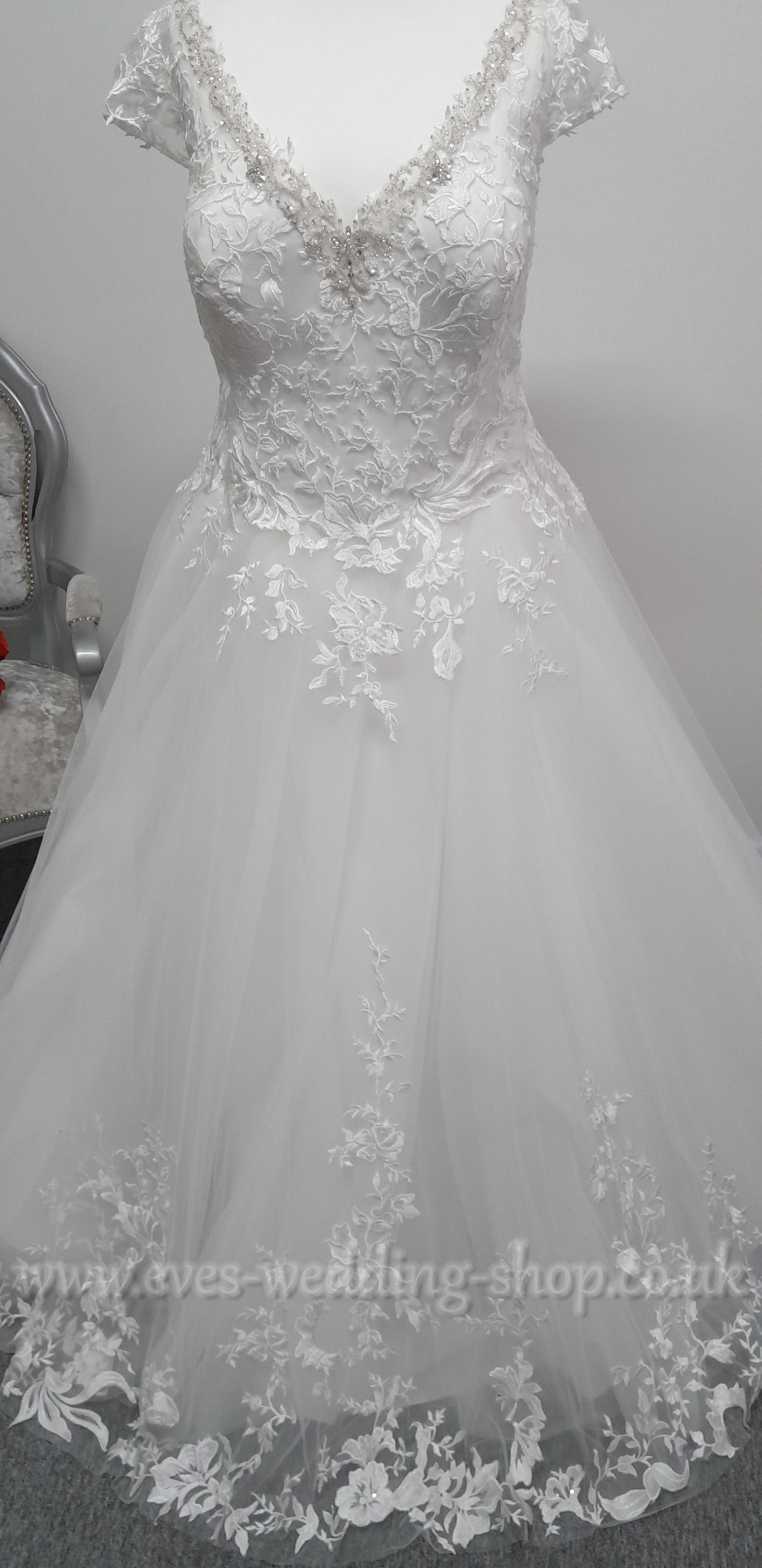 Envy by Phoenix ivory wedding dress with cap sleeves UK 24