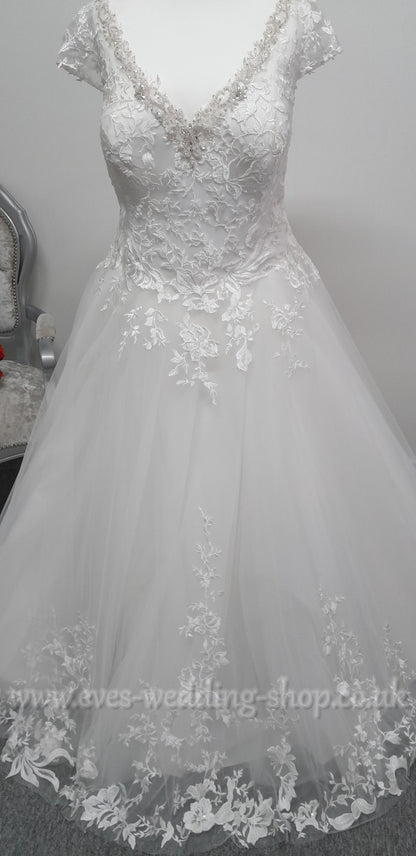 Envy by Phoenix ivory wedding dress with cap sleeves UK 24