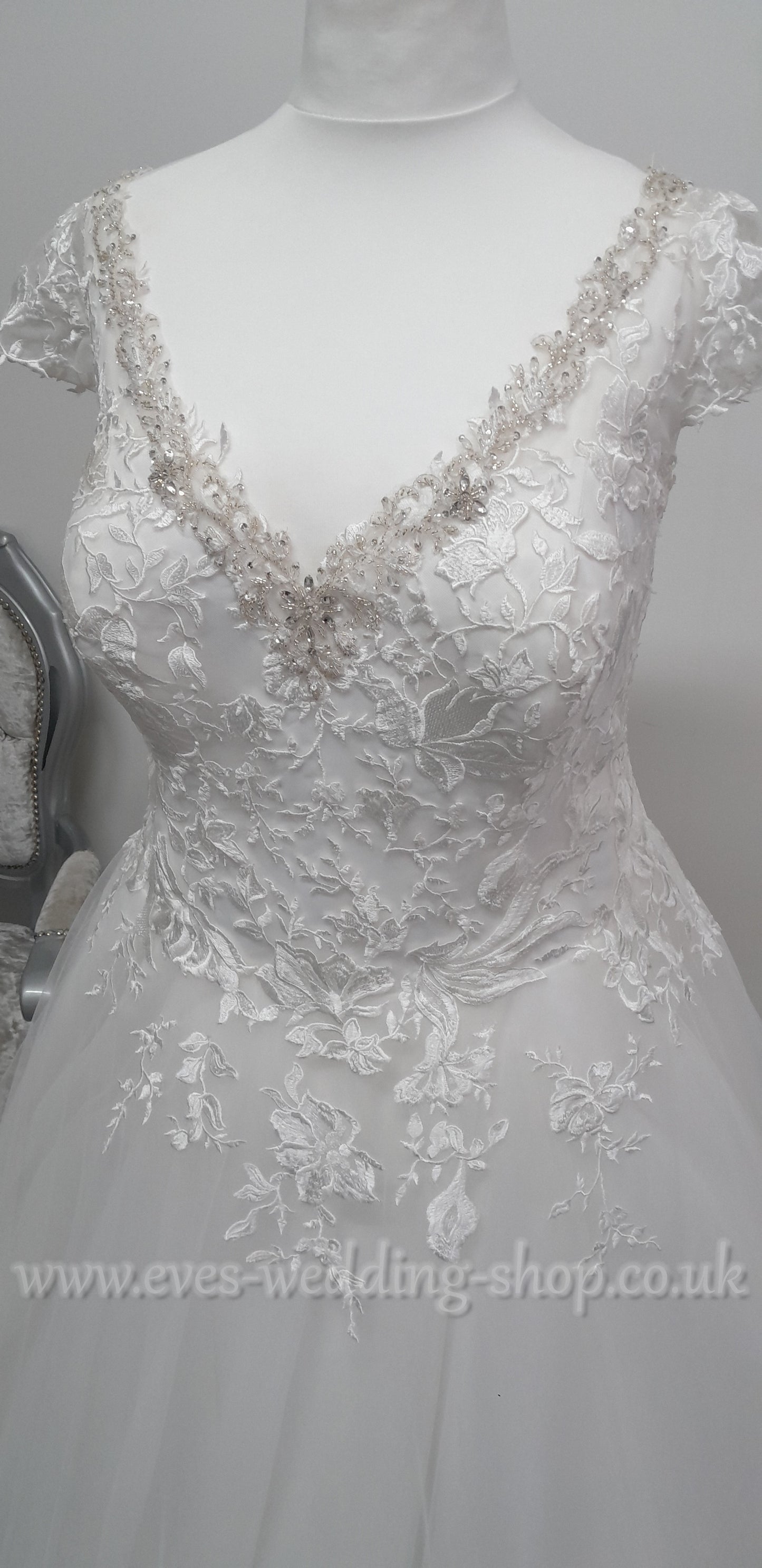 Envy by Phoenix ivory wedding dress with cap sleeves UK 24