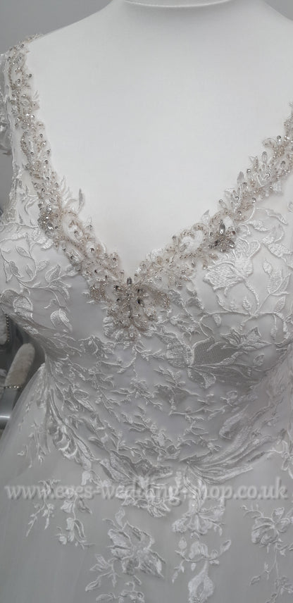 Envy by Phoenix ivory wedding dress with cap sleeves UK 24