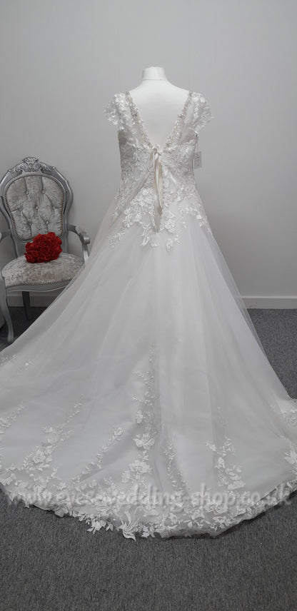 Envy by Phoenix ivory wedding dress with cap sleeves UK 24