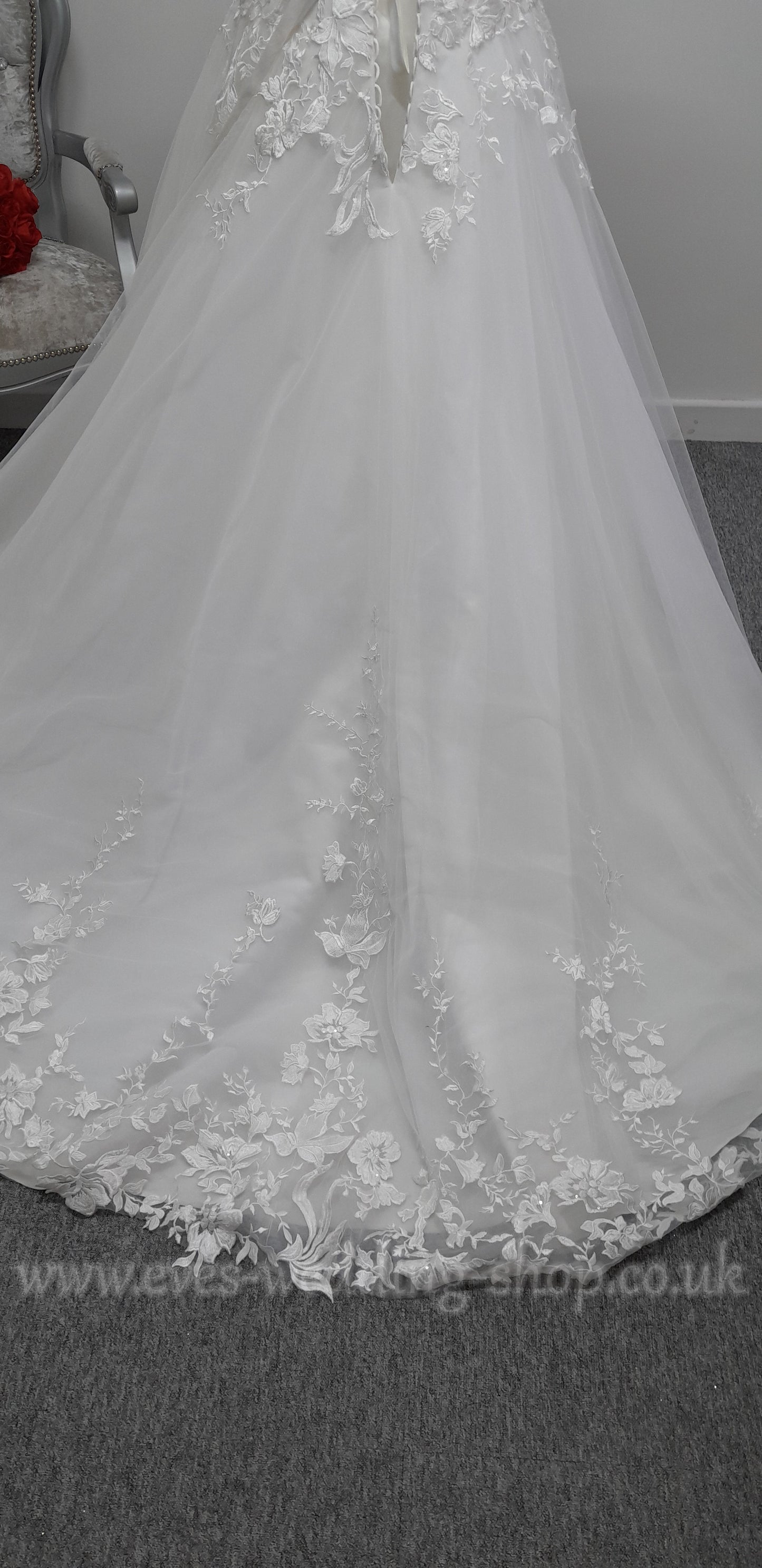 Envy by Phoenix ivory wedding dress with cap sleeves UK 24