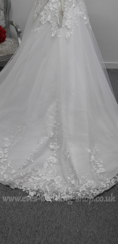 Envy by Phoenix ivory wedding dress with cap sleeves UK 24