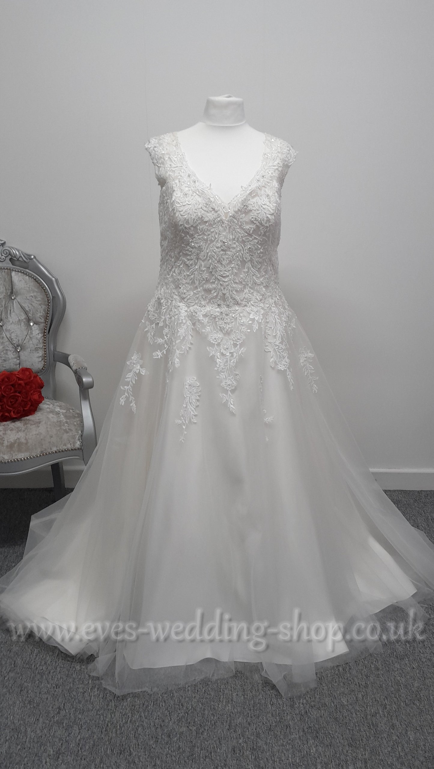 Romantica V neck ivory wedding dress UK 28