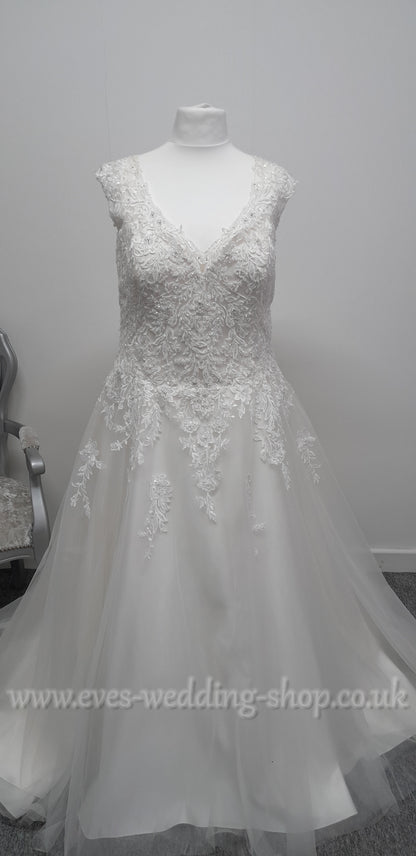 Romantica V neck ivory wedding dress UK 28