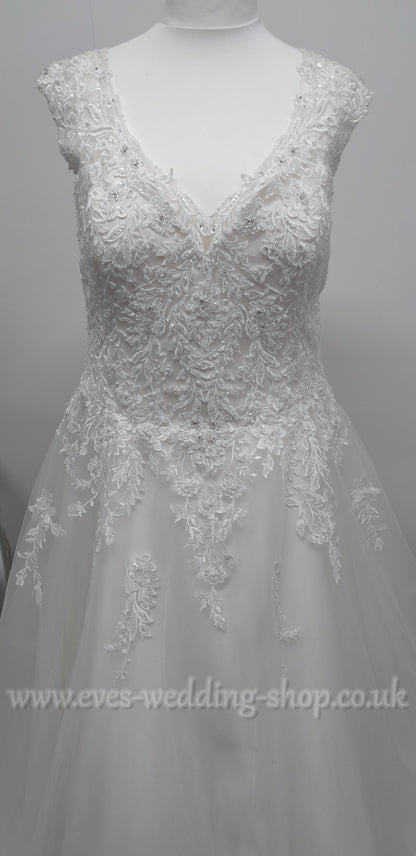 Romantica V neck ivory wedding dress UK 28
