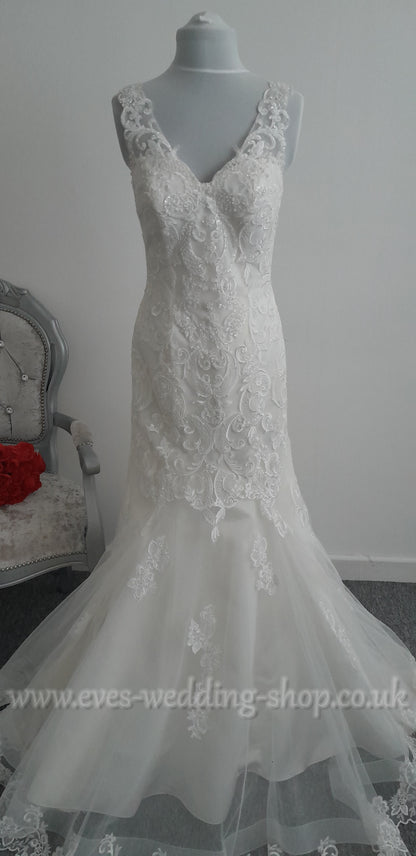 Romantica ivory wedding dress UK8