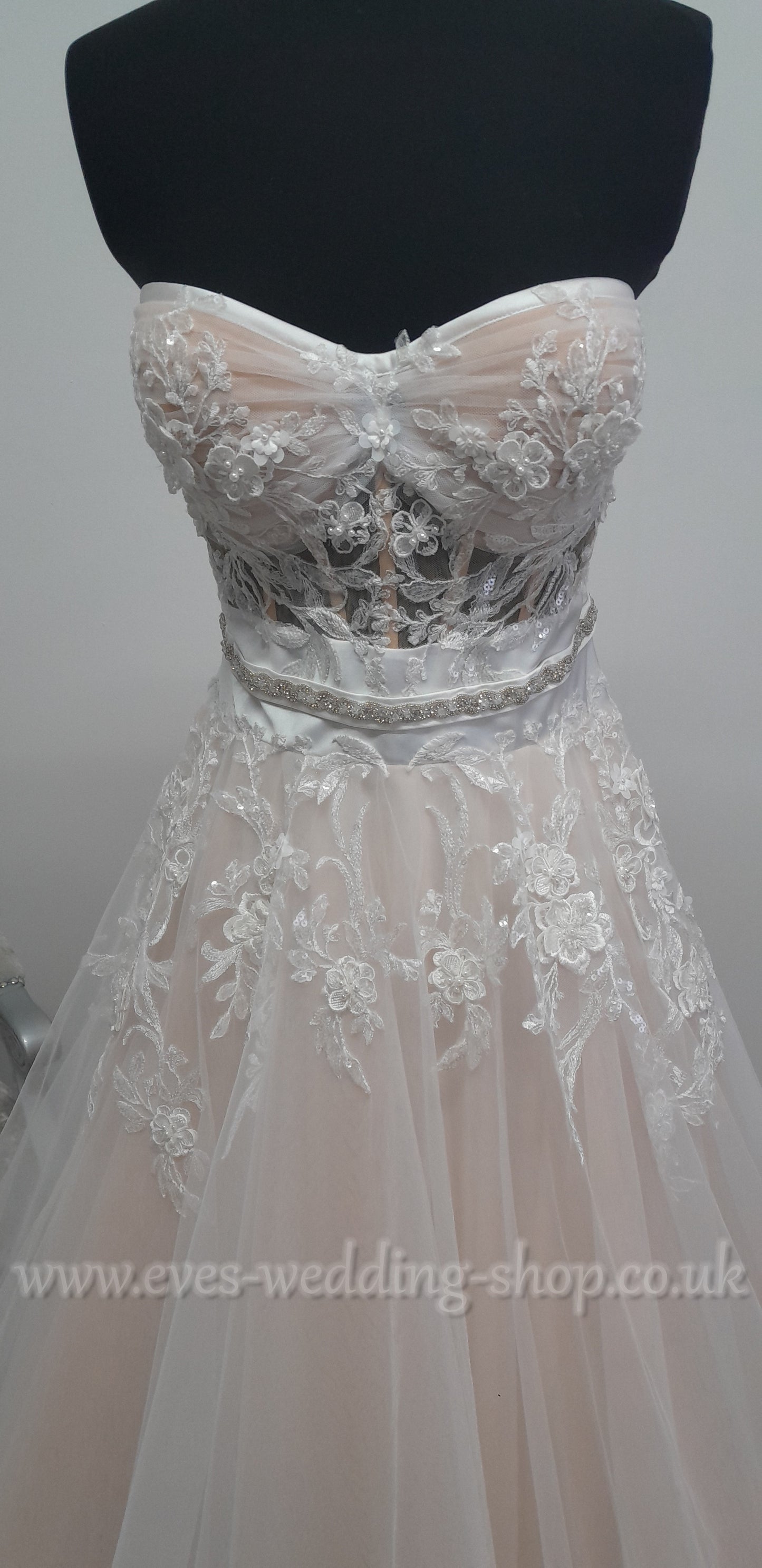 Tina Valerdi powder rose colour wedding dress EU42, UK 14