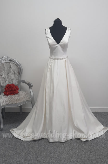 Venus ivory V-neck wedding dress UK 14