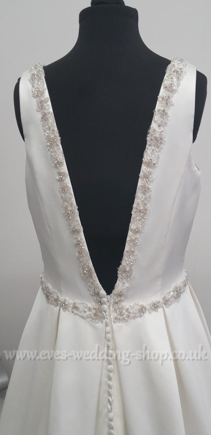 Venus ivory V-neck wedding dress UK 14