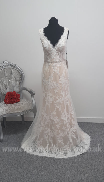 Destination Romance DR247 wedding dress UK 10