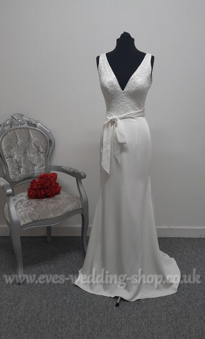 Freda Bennet ivory crepe wedding dress UK 6