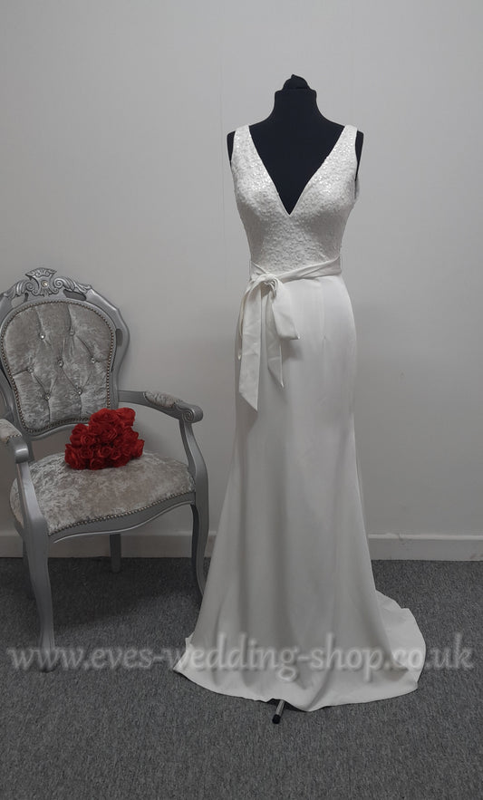 Freda Bennet ivory crepe wedding dress UK 6