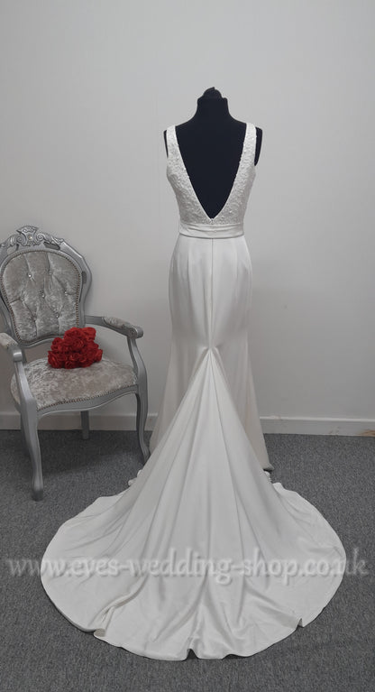 Freda Bennet ivory crepe wedding dress UK 6