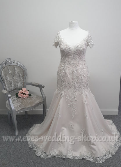 White Rose Aubrey ivory/nude wedding dress UK 20