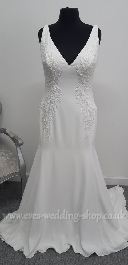 Maggie Sottero ''Adrianna'' ivory crepe wedding dress UK 18