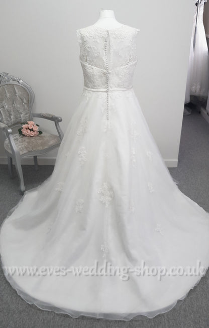 Eternity bride D5633 ivory wedding dress UK 24