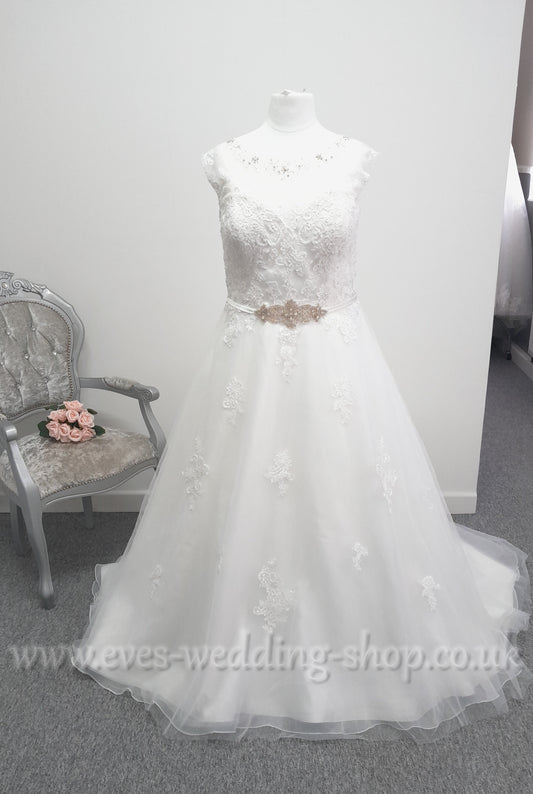 Eternity bride D5633 ivory wedding dress UK 24