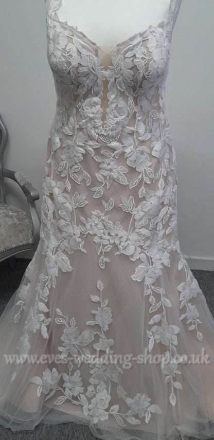 Essense of Australia ''D3709'' fit and flare wedding dress UK 26