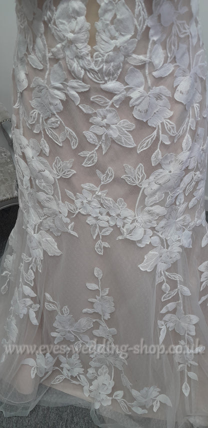 Essense of Australia ''D3709'' fit and flare wedding dress UK 26