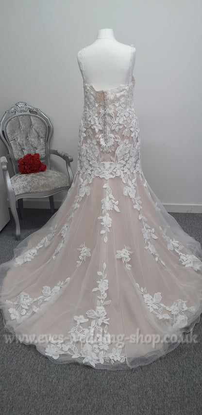 Essense of Australia ''D3709'' fit and flare wedding dress UK 26