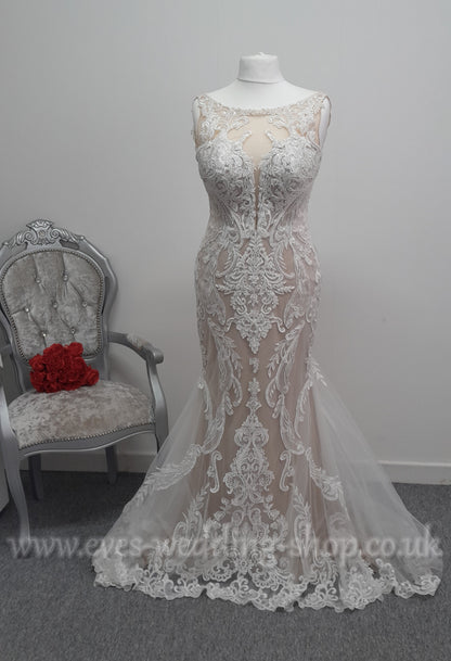 Essense of Australia 3153 high neck wedding dress UK 16