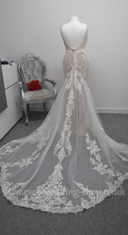 Essense of Australia 3153 high neck wedding dress UK 16