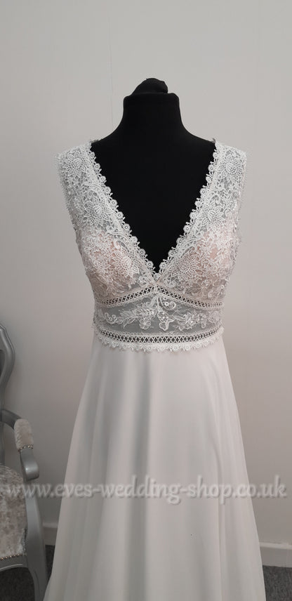Kelsey Rose ivory wedding dress UK 12