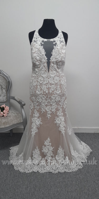 David's Bridal ivory bisque wedding dress US 24/ UK 26
