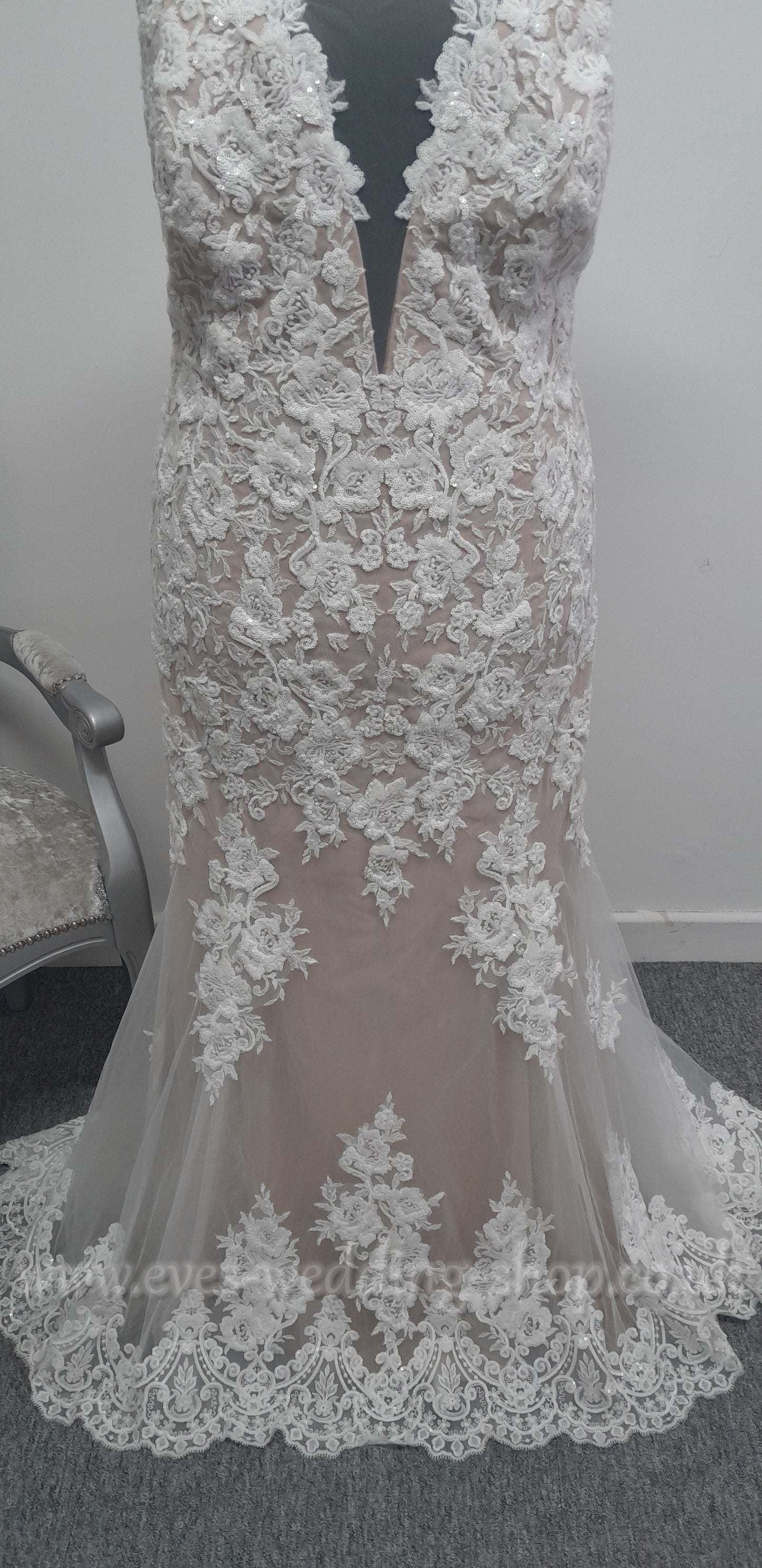 David's Bridal ivory bisque wedding dress US 24/ UK 26
