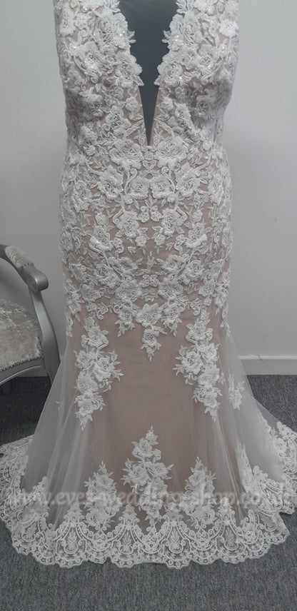 David's Bridal ivory bisque wedding dress US 24/ UK 26