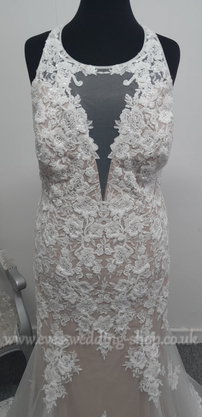David's Bridal ivory bisque wedding dress US 24/ UK 26