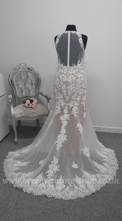David's Bridal ivory bisque wedding dress US 24/ UK 26