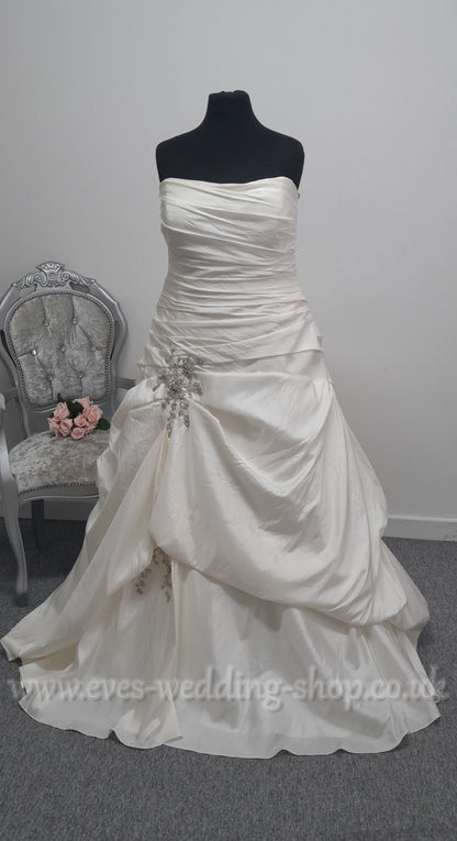Sonsie  91016 ivory color wedding dress UK 26