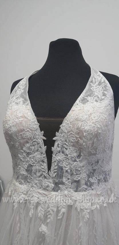 DB Studio ivory stone colour wedding dress US 16, UK 18