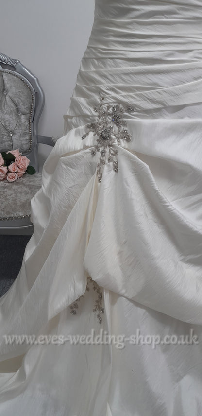 Sonsie  91016 ivory color wedding dress UK 26