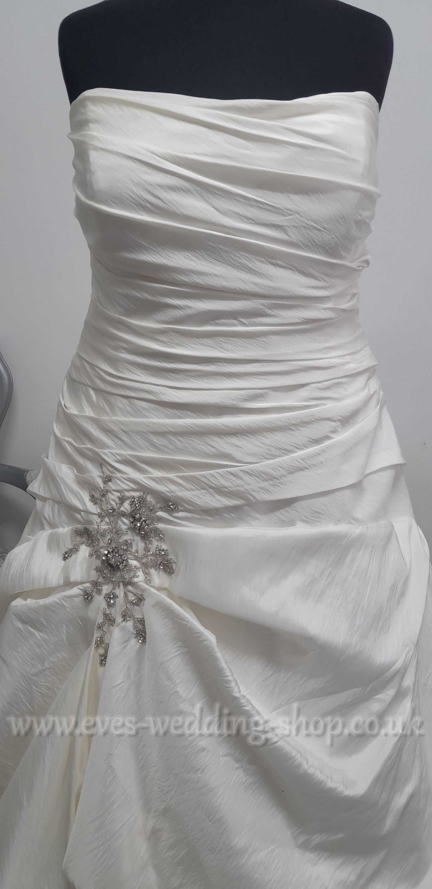 Sonsie  91016 ivory color wedding dress UK 26