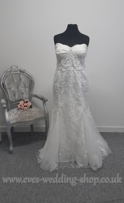 David's Bridal ivory wedding dress US 24, UK 26