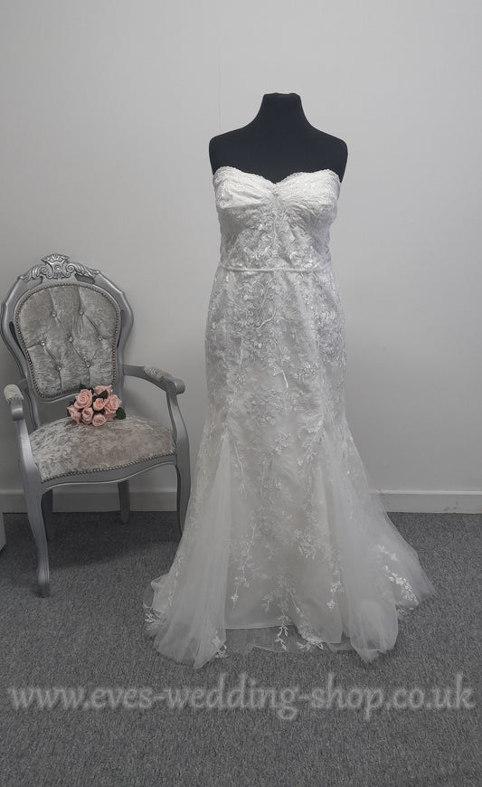 David's Bridal ivory wedding dress US 24, UK 26