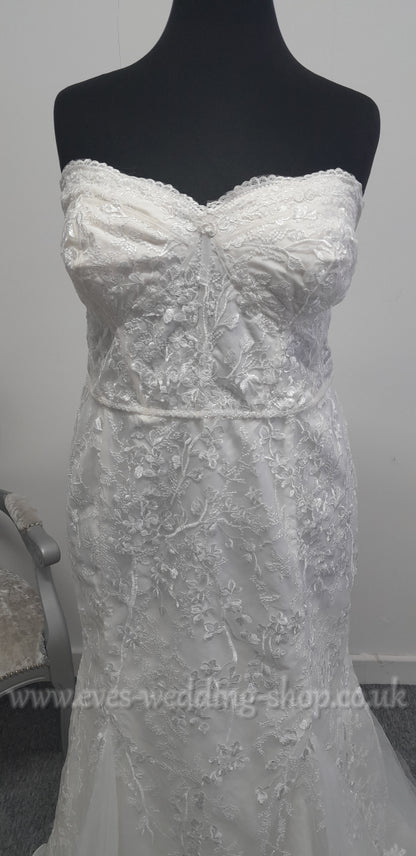 David's Bridal ivory wedding dress US 24, UK 26