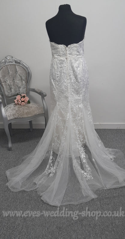 David's Bridal ivory wedding dress US 24, UK 26