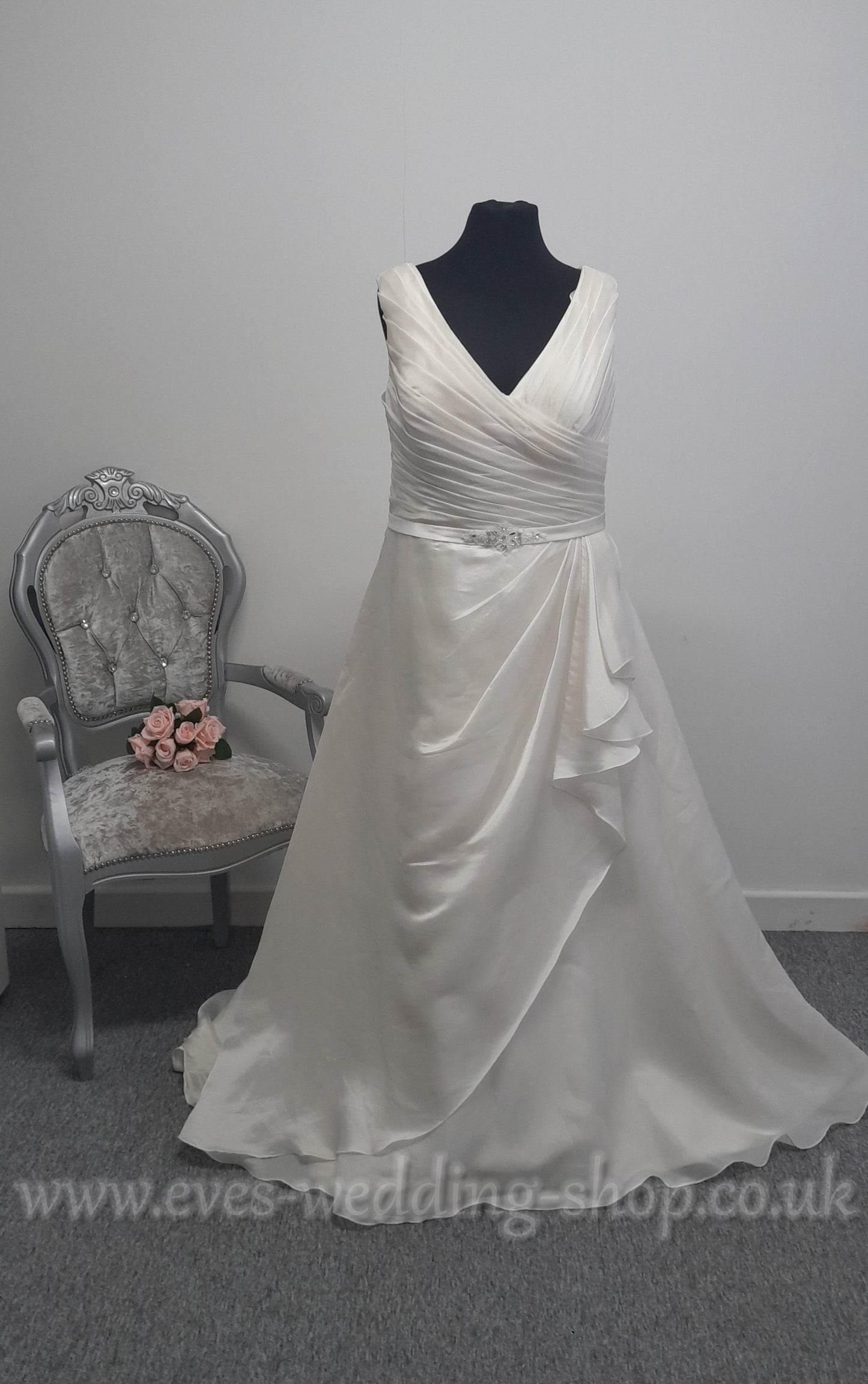 Berketex Ivory V neck wedding dress UK 22/24