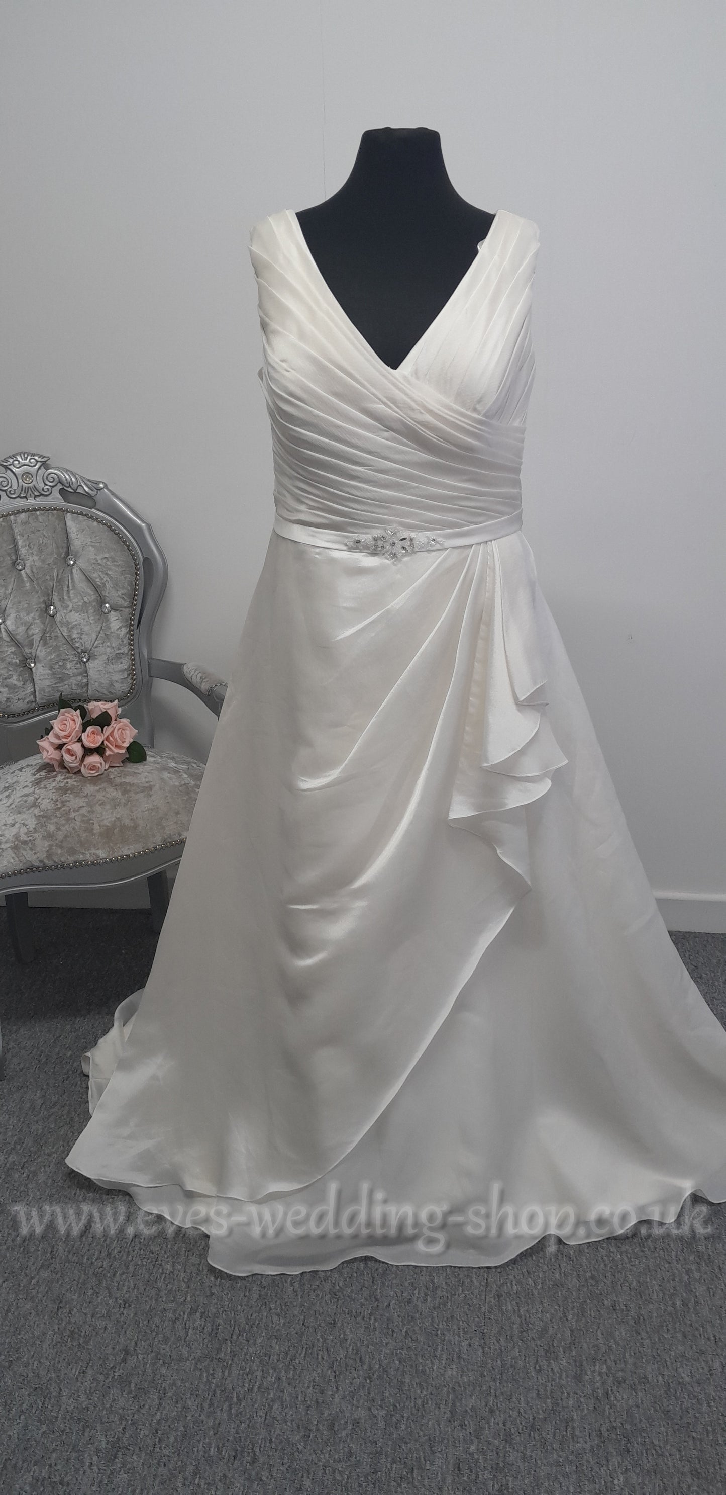 Berketex Ivory V neck wedding dress UK 22/24