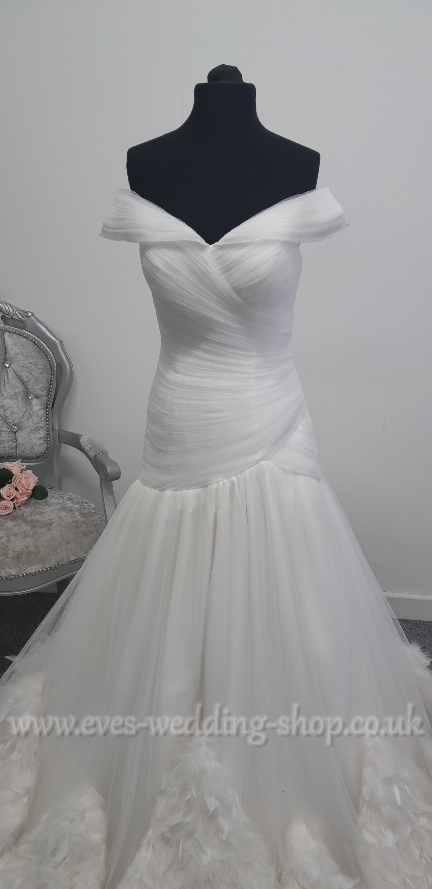 Anna Lizh feather off the shoulder wedding dress UK 12
